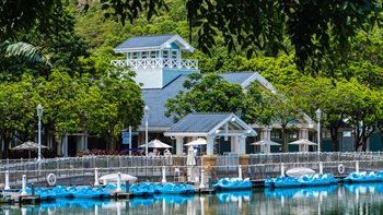 Inspiration Lake Boat Centre is situated at the lake entrance. The Centre is decorated with denim blue rooftops and cream white pillars blends in with the countryside environment and provides great photographic opportunities. Pedal boats and bicycles rentals are available at the Centre.